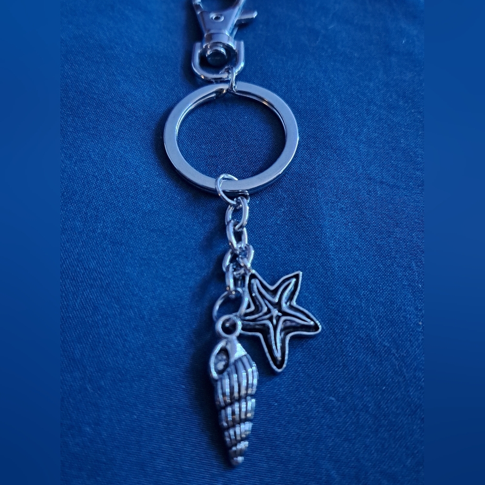 Silver Starfish and Shell Keychain - Picture 2 of 5